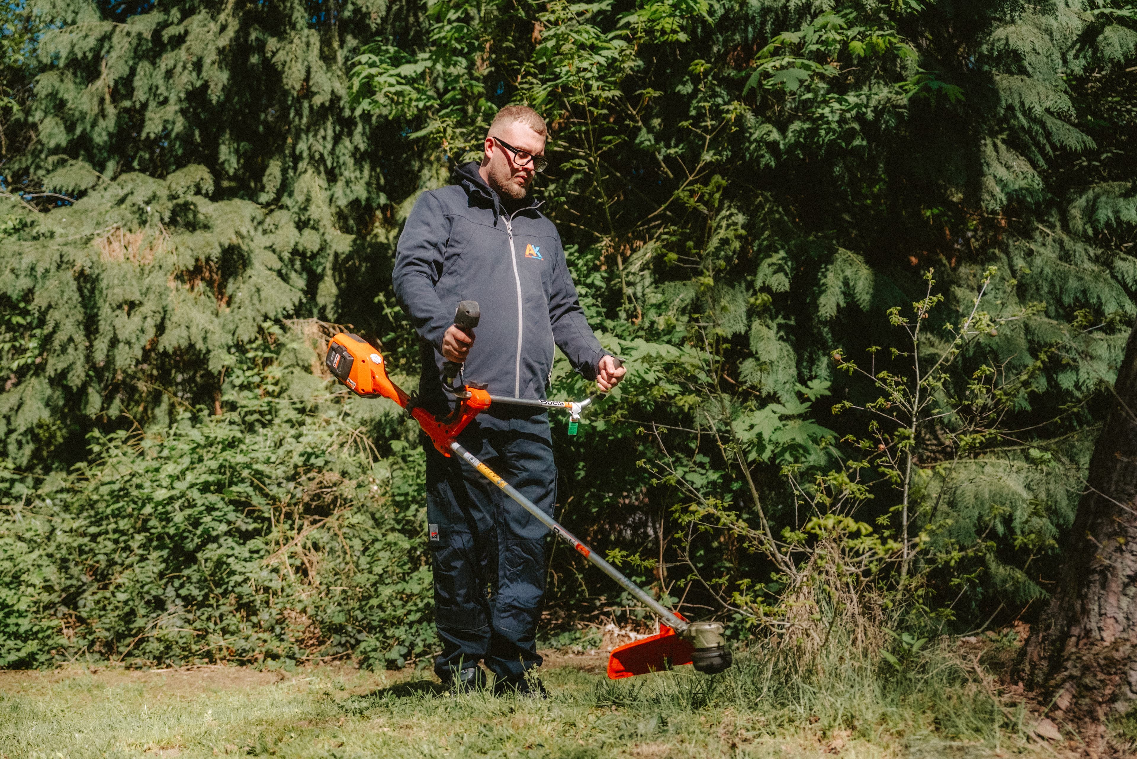 Rasen mähen – typische Situation (Symbolbild)